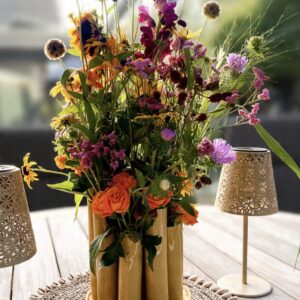 Hoog bloemstuk in pot